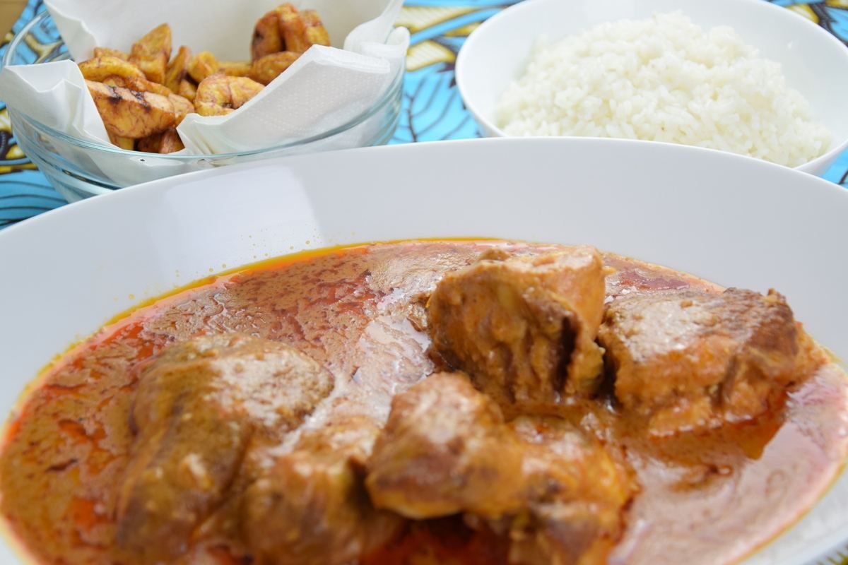 Poulet fumé à la pâte d’arachide